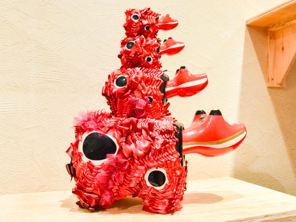 仙台パルコで俳優のんさんのリボンアート展 東北の工芸品とのコラボ
