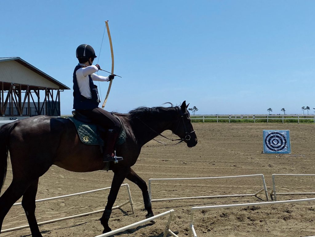 仙台市 海岸公園馬術場「流鏑馬（やぶさめ）体験（20分）」※レンタル・保険料別途1,860円（税込） ※2024/7/28（日）まで有効